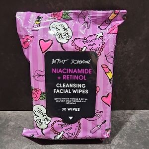 Betsey Johnson Niacinamide + Retinol Cleansing Facial Wipes
